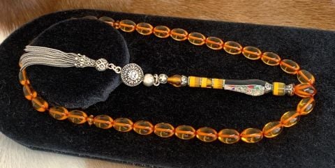 ATEŞ KEHRİBAR TURUNCU  RESİM İMAMELİ GÜMÜŞ PÜSKÜLLÜ TESBİH