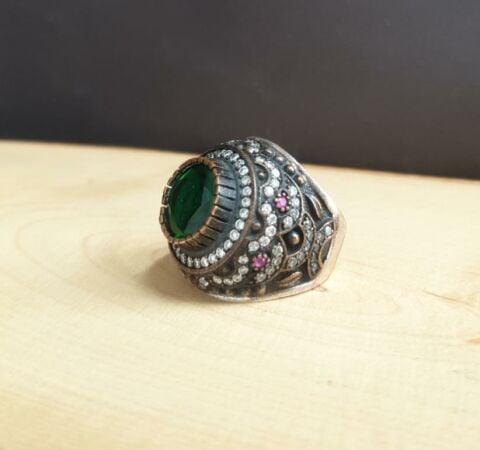 ZÜMRÜT TAŞLI ESKİTMELİ GÜMÜŞ YÜZÜK