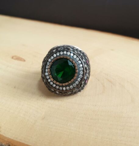 ZÜMRÜT TAŞLI ESKİTMELİ GÜMÜŞ YÜZÜK