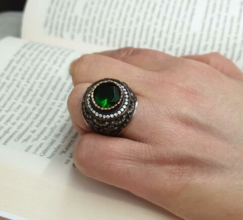 ZÜMRÜT TAŞLI ESKİTMELİ GÜMÜŞ YÜZÜK