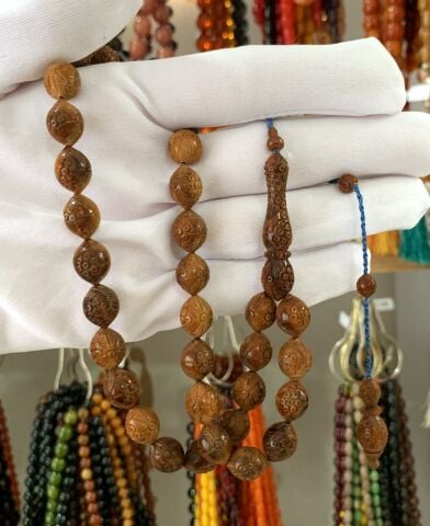 KAHVERENGİ  KUKA OYMA İŞLİLİKLİ TESBİH