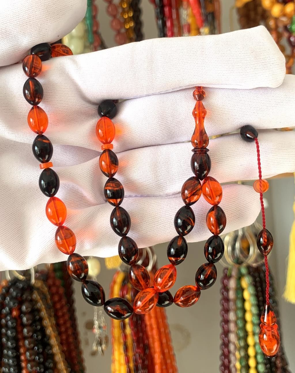 KIRMIZI - SİYAH  ALACA SIKMA KEHRİBAR TESBİH