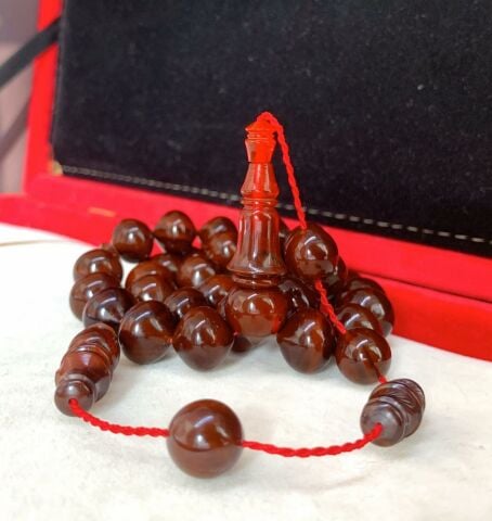 KAHVERENGİ KIRMIZI  HARELİ İRİ BOY SIKMA KEHRİBAR TESBİH