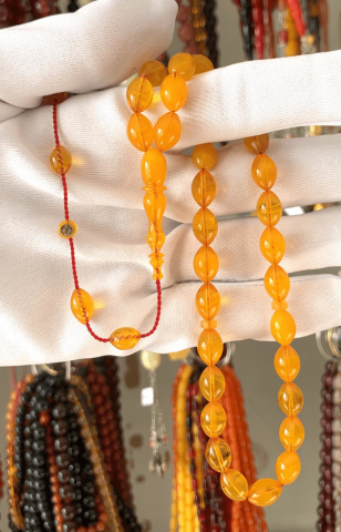 KIRMIZI BEYAZ HARELİ SIKMA KEHRİBAR TESBİH Sarı