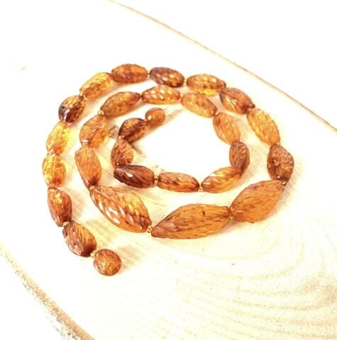 DAMLA KEHRİBAR YETİŞKİN BAL RENGİ KOLYE ÖZEL İŞLEMELİ