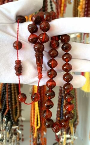 KIRMIZI SİYAH HARELİ İRİ BOY SIKMA KEHRİBAR TESBİH