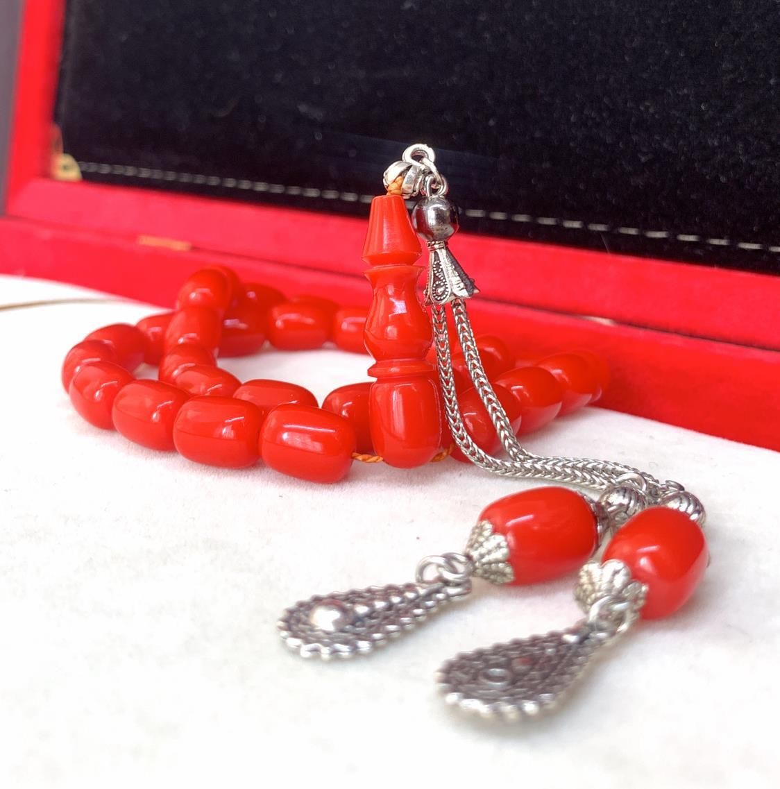 KIRMIZI KAPSÜL MODEL SIKMA KEHRİBAR TESBİH