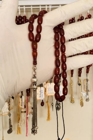 KOLYEDEN DİZAYN OSMANLI (OTTOMAN) SIKMA KEHRİBAR TESBİH VİŞNE RENGİ ANTİKA PÜSKÜLLÜ