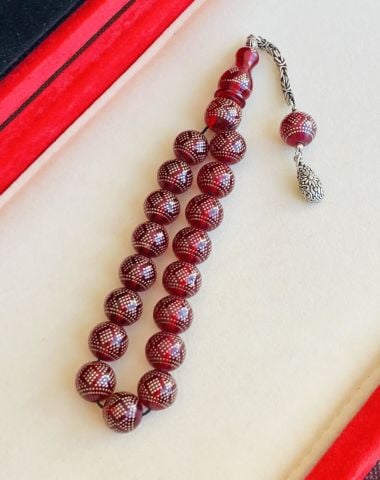 GÜMÜŞ İŞLEMELİ MASKOT BOY ATEŞ KEHRİBAR TESBİH KIRMIZI KÜRE MODEL