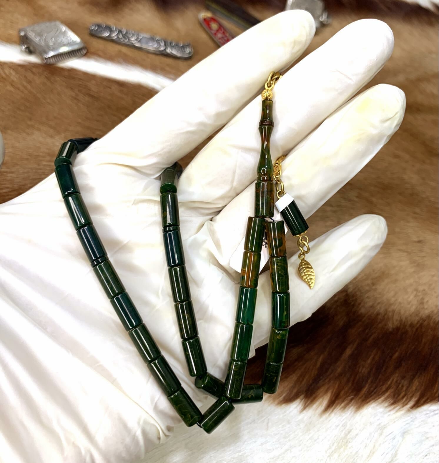 ALTIN PÜSKÜLLÜ KATALİN KESME MODEL YEŞİL HARELİ TESBİH