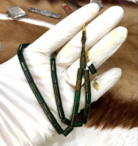 ALTIN PÜSKÜLLÜ KATALİN KESME MODEL YEŞİL HARELİ TESBİH