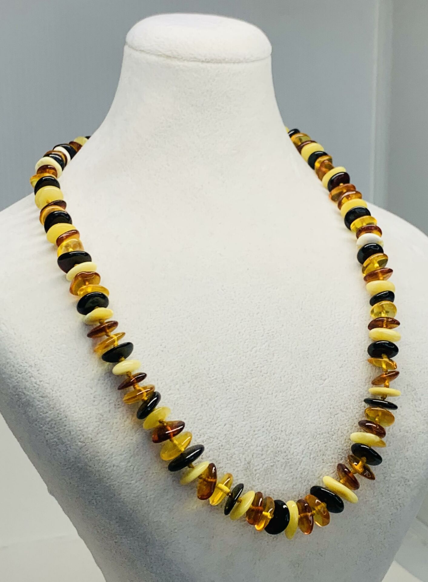 DAMLA KEHRİBAR YETİŞKİN KOLYE ELİPS MODEL KARIŞIK RENKLERDE