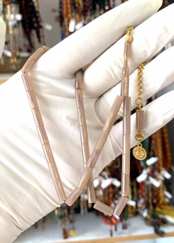 ALTIN PÜSKÜLLÜ KATALİN KREM HARELİ KESME MODEL TESBİH