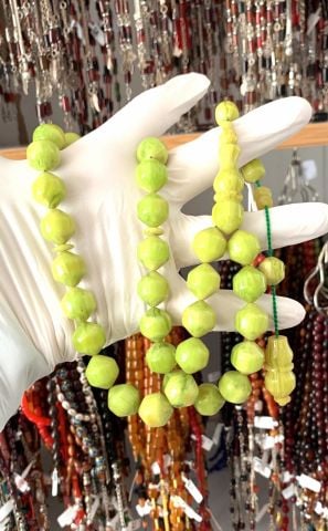 ÇUBUK KATALİN MALZEMEDEN UÇLU YEŞİL KESME MODEL TESBİH