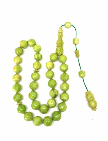 ÇUBUK KATALİN MALZEMEDEN UÇLU YEŞİL KESME MODEL TESBİH